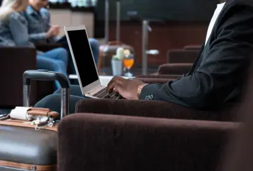 How to select corporate team-building or business event hotels?