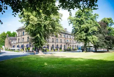 White Hart Hotel & Apartments