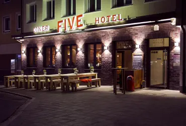 Hotel Five