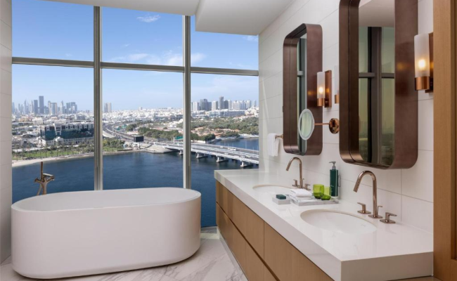 Hilton Dubai Creek Hotel & Residences