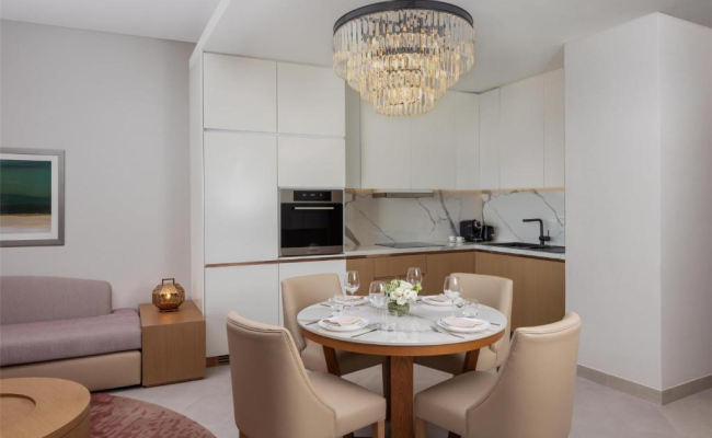 Hilton Dubai Creek Hotel & Residences