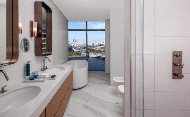 Hilton Dubai Creek Hotel & Residences