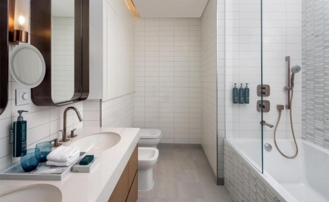 Hilton Dubai Creek Hotel & Residences