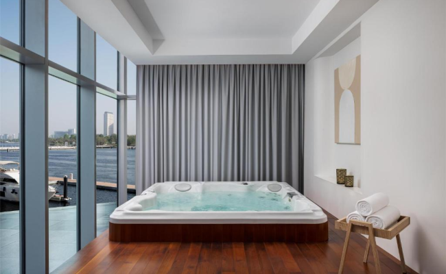 Hilton Dubai Creek Hotel & Residences