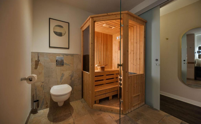 Haven Hotel Rotterdam, Curio Collection by Hilton