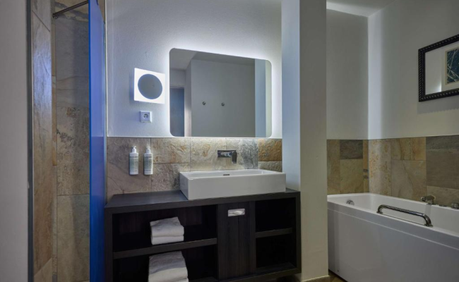 Haven Hotel Rotterdam, Curio Collection by Hilton