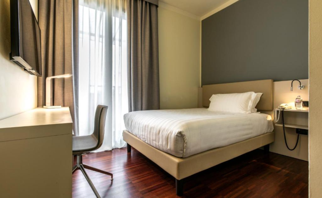 43 Station Hotel