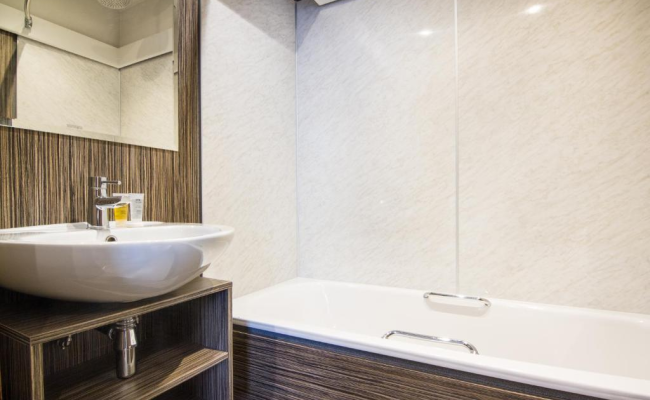 White Hart Hotel & Apartments