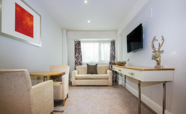 White Hart Hotel & Apartments