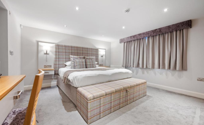 White Hart Hotel & Apartments