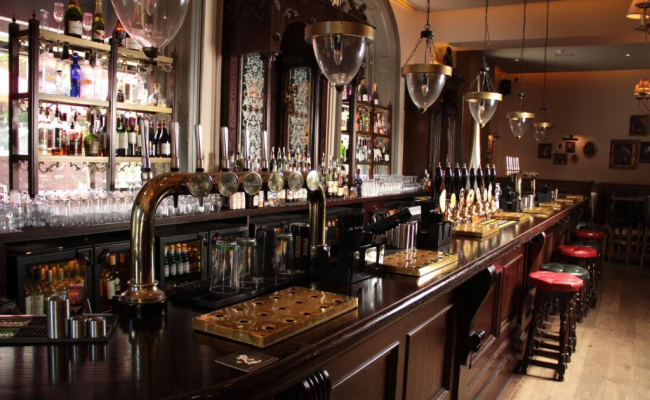 White Hart Hotel & Apartments