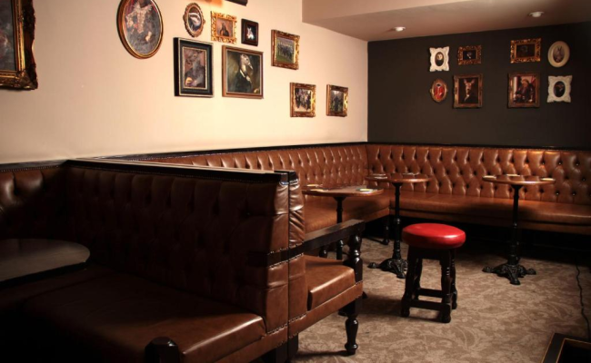 White Hart Hotel & Apartments