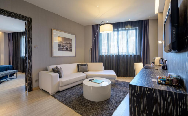 Hotel Maydrit Airport