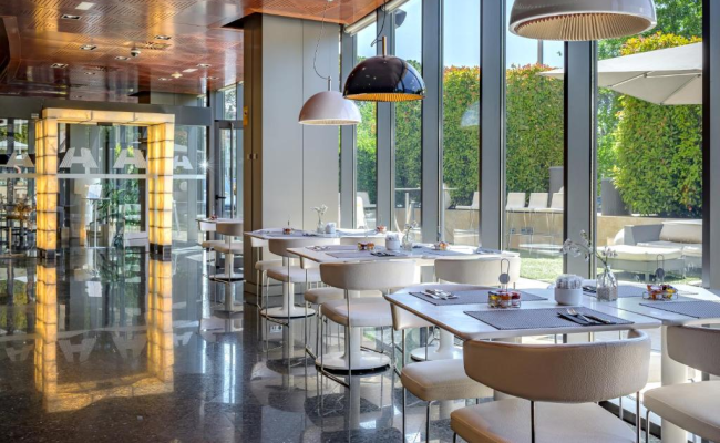 Hotel Maydrit Airport