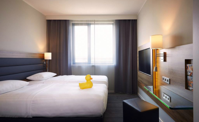 Moxy London Heathrow Airport
