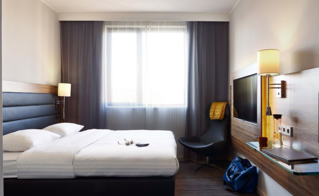 Moxy London Heathrow Airport