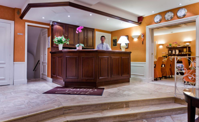 Austin's Arts Et Metiers Hotel