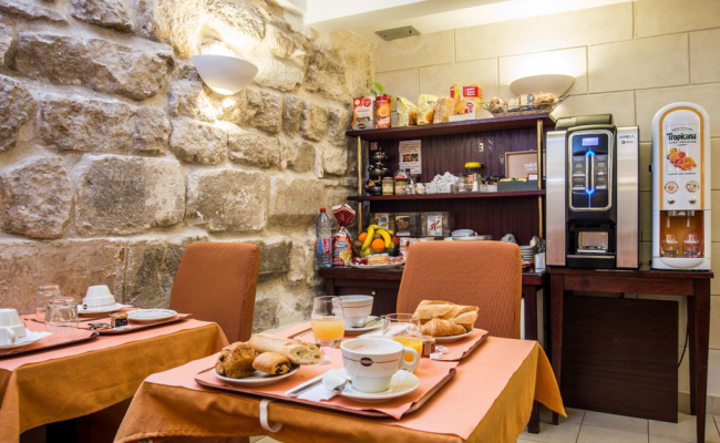 Austin's Arts Et Metiers Hotel