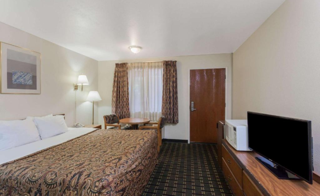 Days Inn by Wyndham Anaheim West
