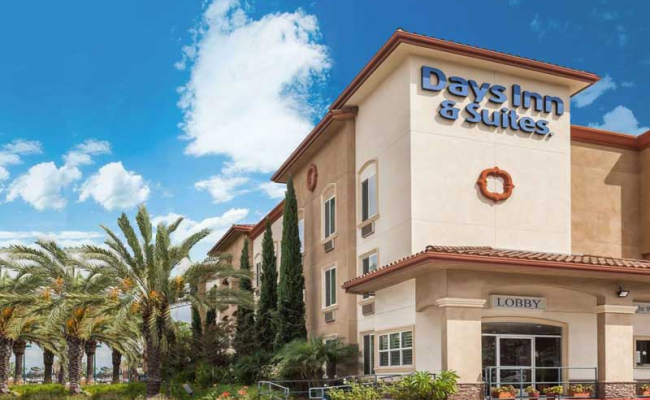 Days Inn and Suites by Wyndham Anaheim Resort