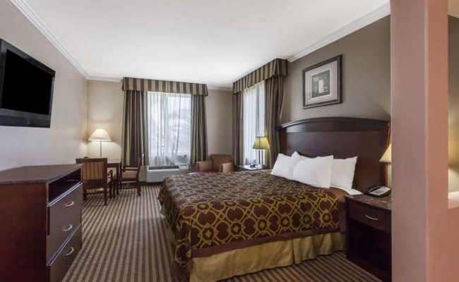 Days Inn and Suites by Wyndham Anaheim Resort