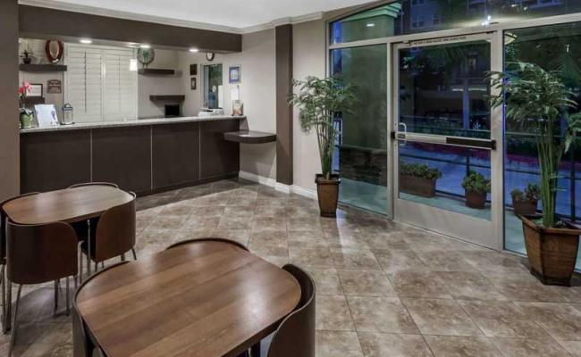 Days Inn and Suites by Wyndham Anaheim Resort
