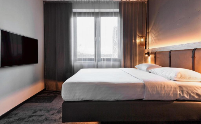 Moxy Duesseldorf South Hotel
