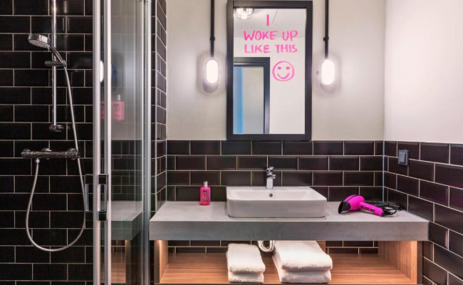 Moxy Duesseldorf South Hotel