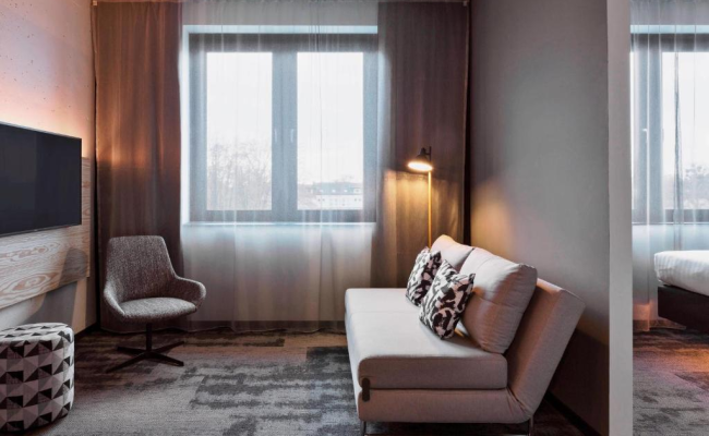 Moxy Duesseldorf South Hotel