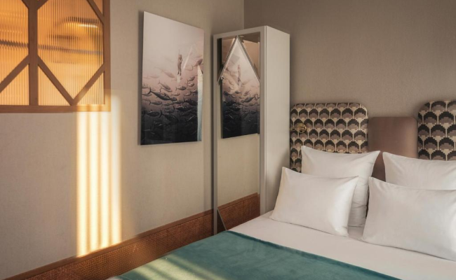 Handsome Hotel By Elegancia