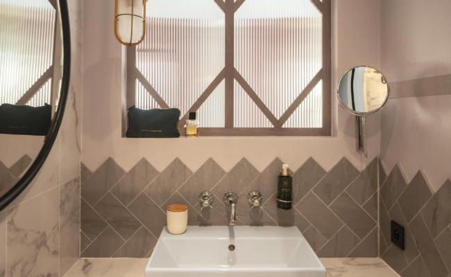 Handsome Hotel By Elegancia