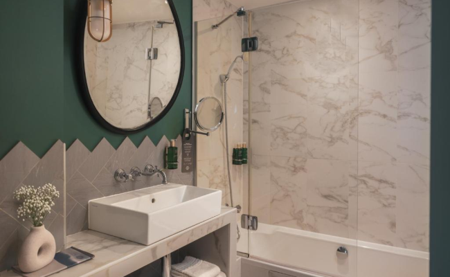 Handsome Hotel By Elegancia