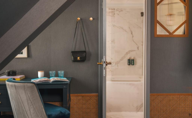 Handsome Hotel By Elegancia