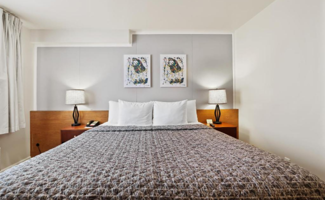 Brookhurst Plaza Inn