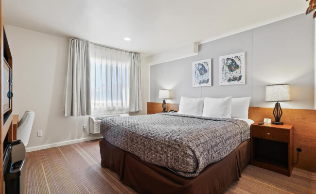 Brookhurst Plaza Inn