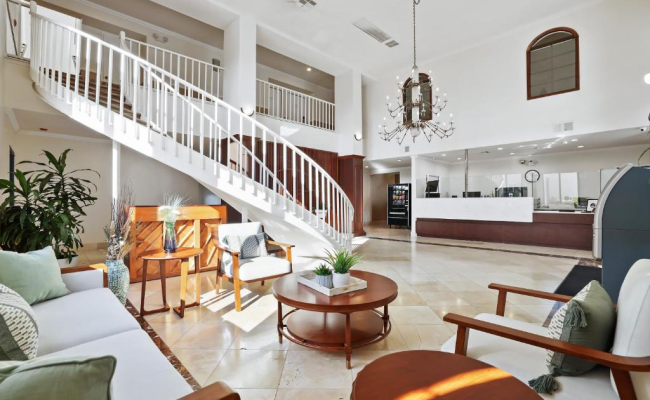 Brookhurst Plaza Inn