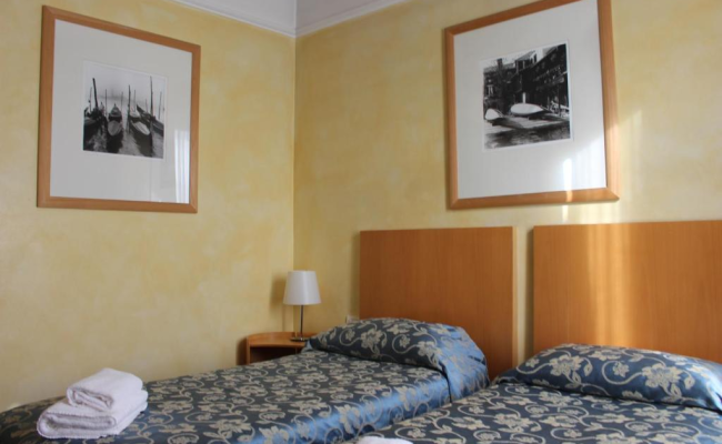 Club Hotel