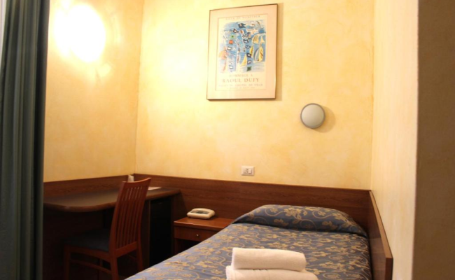Club Hotel