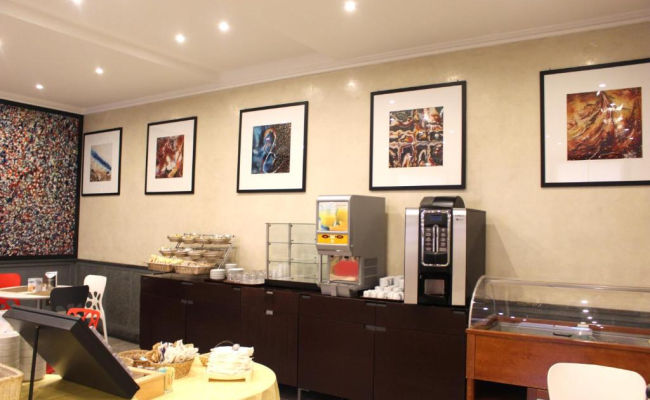Club Hotel