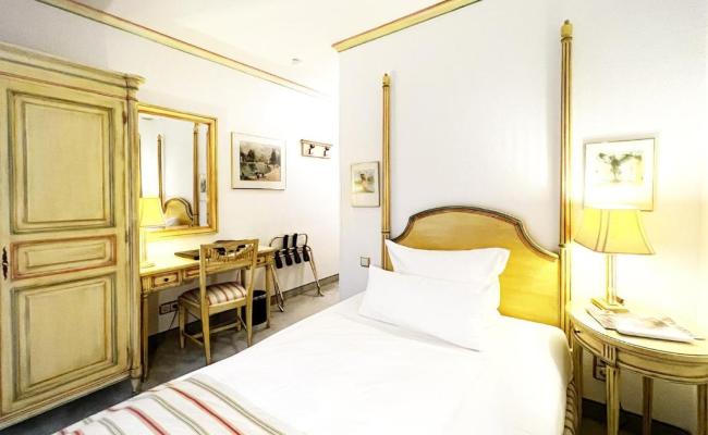 Bernstein Hotel Villa Kastania