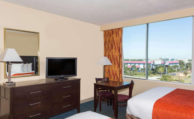 Ramada by Wyndham Kissimmee Downtown Hotel