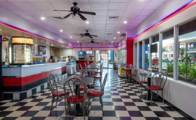 Ramada by Wyndham Kissimmee Downtown Hotel