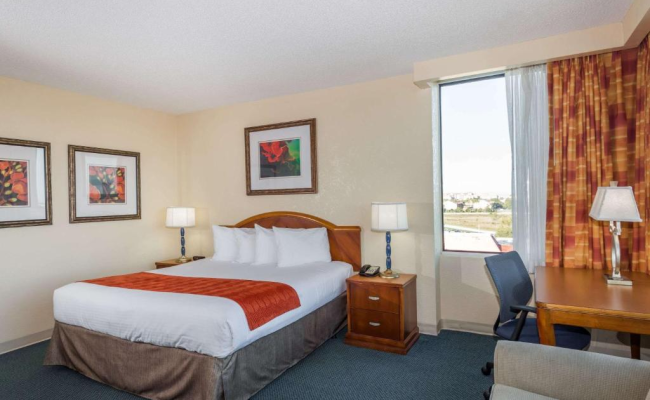 Ramada by Wyndham Kissimmee Downtown Hotel