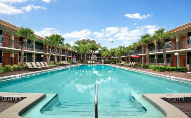 Ramada by Wyndham Kissimmee Downtown Hotel