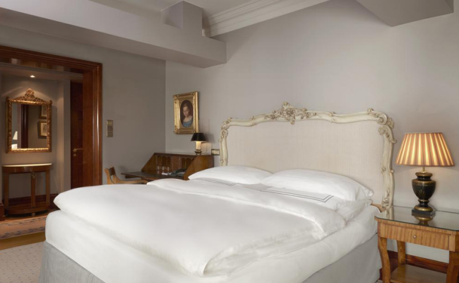 Schlosshotel Berlin by Patrick Hellmann