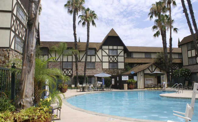 Anaheim Majestic Garden Hotel