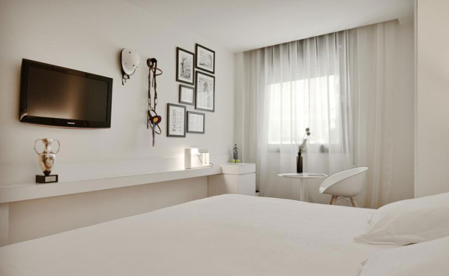 Pol & Grace Hotel