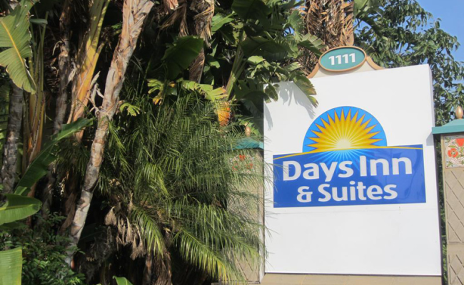 Days Inn & Suites by Wyndham Anaheim At Disneyland Park
