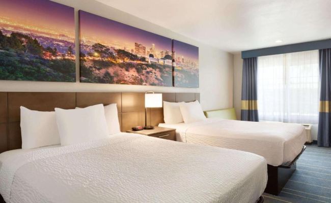Days Inn & Suites by Wyndham Anaheim At Disneyland Park