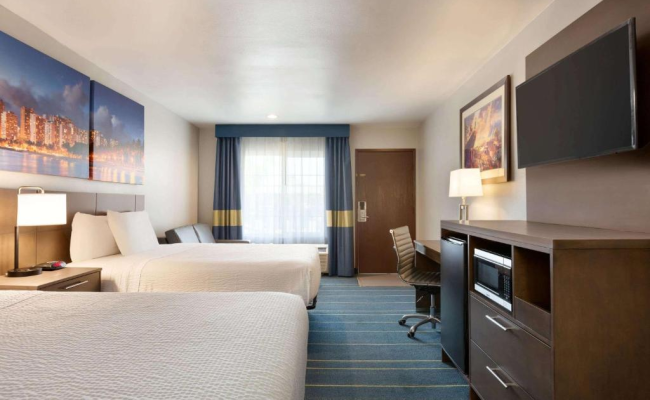 Days Inn & Suites by Wyndham Anaheim At Disneyland Park